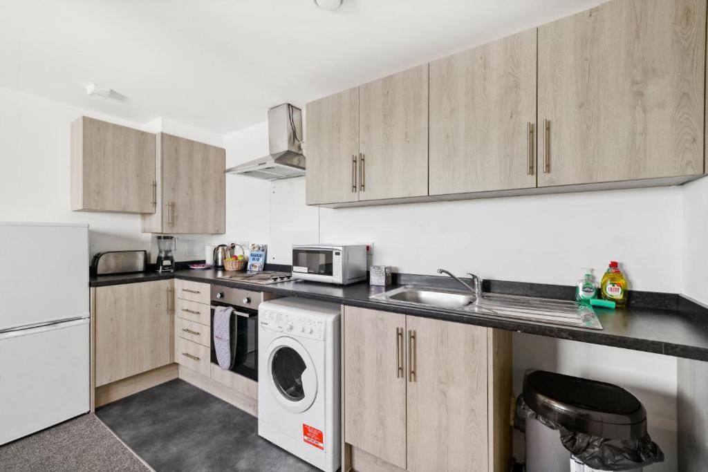 Heathrow Haven: Stylish Apartments In The Heart Of Slough Esterno foto